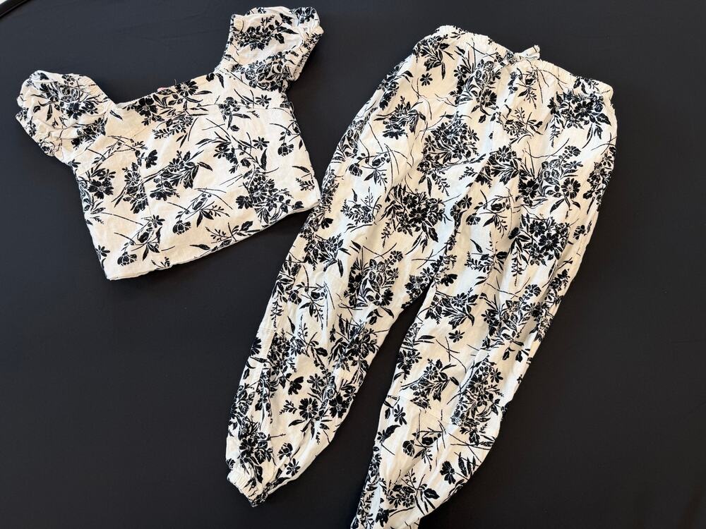 Paisley Lane Floral Linen Blend 2 Piece Set Crop Top Jogger Pants Boho
